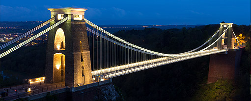 An image of the Clifton Suspension Bridge at night.